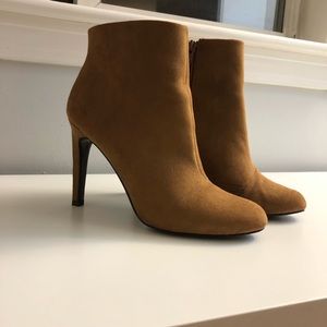 Heeled khaki/light brown bootie